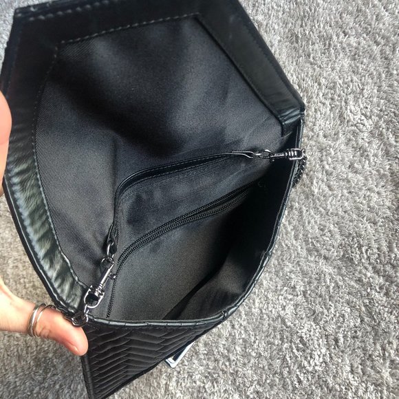 Black Faux Leather Chevron Shoulder Bag Clutch - Picture 5 of 5
